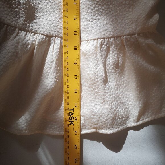2/$30.00 Mix & Match - Forever 21 Ladies Ivory Lightweight Peplum Sleeveless Top - Picture 7 of 7